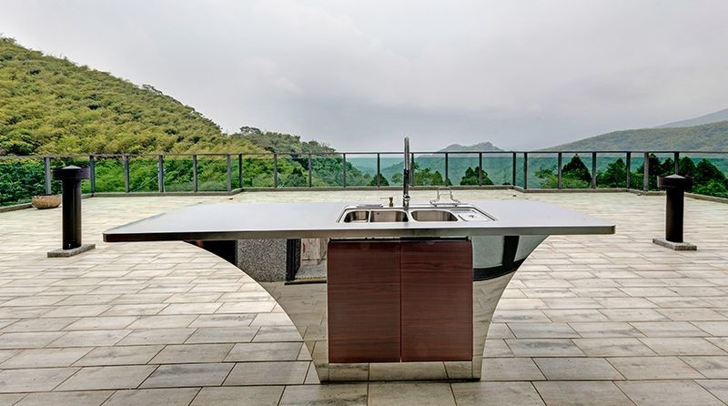 Boat Shaped Design Stainless Steel Outdoor Sink Cabinet With Rose Pink Wood Grain Accent
